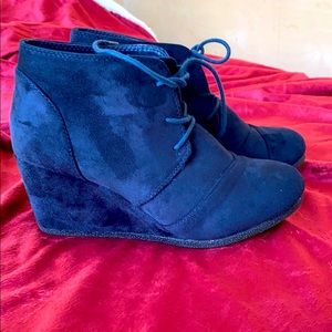 Blue shade shoes (boots)